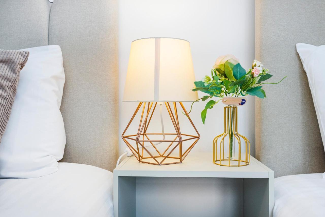 Lovely 2 Bd Hse With Parking Near Excel London Ngoại thất bức ảnh